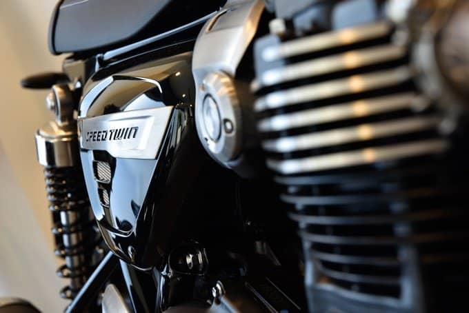 Aluminio cepillado de la Triumph Speed Twin 1200 