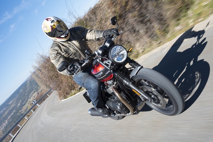 Rodando con la Triumph Speed Twin 1200 