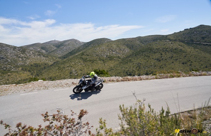la KTM 790 Adventure desde una lejana perspectiva la KTM 790 Adventure desde una lejana perspectiva