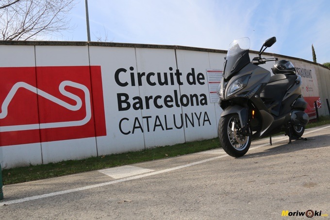 Otro lugar ilustre visitado durante nuestra prueba del Kymco Xciting 400 Otro lugar ilustre visitado durante nuestra prueba del Kymco Xciting 400
