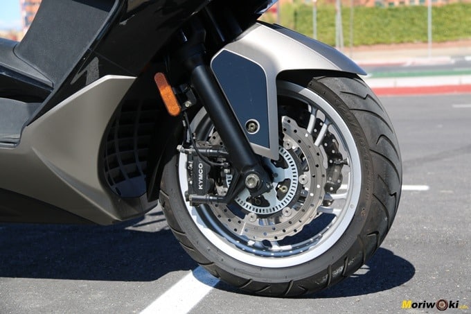 Discos wave de 280 mm en el Kymco Xciting 400 Discos wave de 280 mm en el Kymco Xciting 400