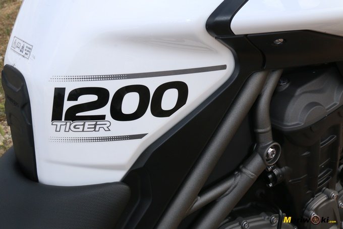 La Triumph Tiger 1200 XCA tapa lateral La Triumph Tiger 1200 XCA tapa lateral