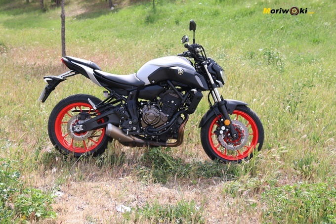 Perfil izquierdo de la Yamaha MT07 Perfil izquierdo de la Yamaha MT07