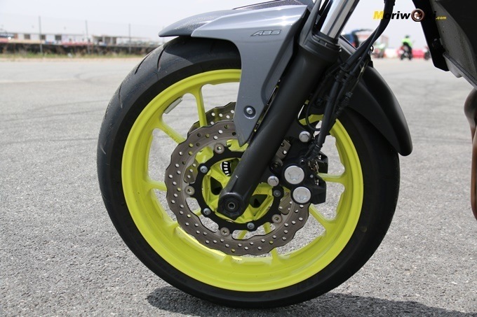 Doble disco delantero de la Yamaha MT07 Doble disco delantero de la Yamaha MT07