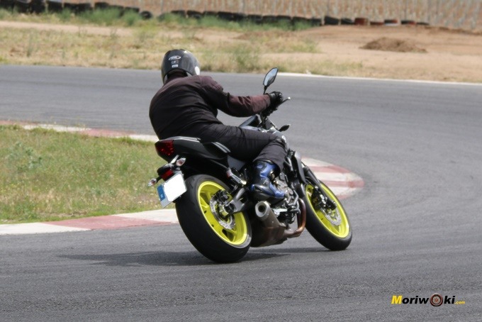 Visión trasera de la Yamaha MT07 Visión trasera de la Yamaha MT07