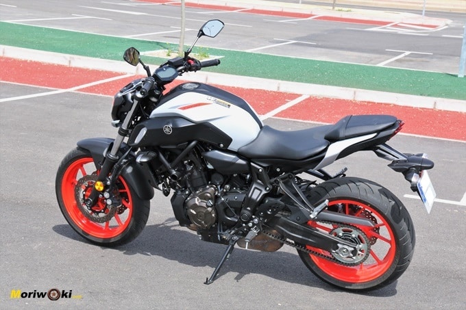 Lateral de la Yamaha MT07 Lateral de la Yamaha MT07