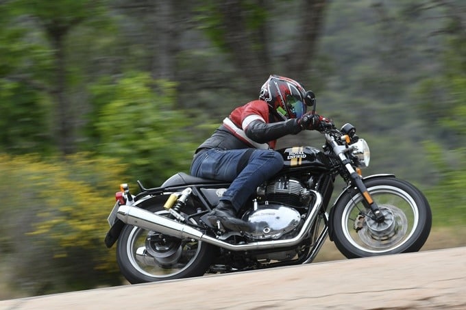 Así es la postura sobre la Royal Enfield Continental GT 650. Así es la postura sobre la Royal Enfield Continental GT 650.