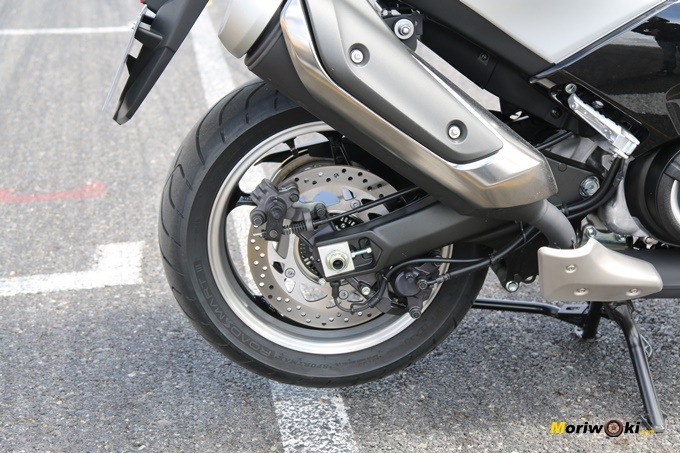 Escape de la Yamaha Tmax 530 DX.