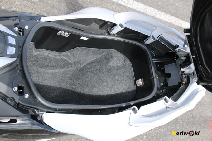 Hueco del asiento en la Yamaha Tmax 530.