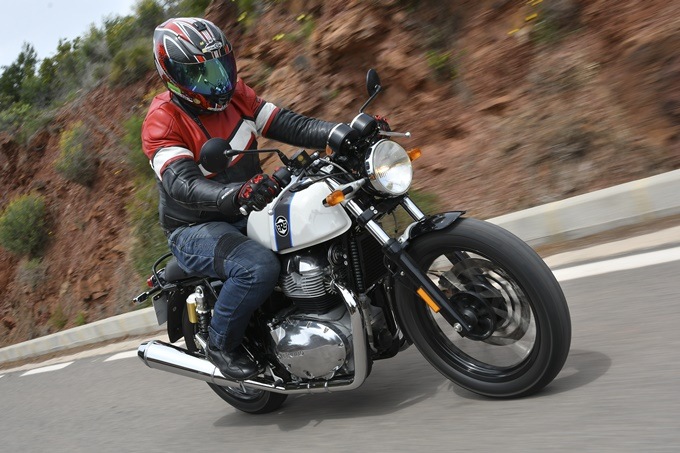 En orden de marcha con la Royal Enfield Continental GT 650. En orden de marcha con la Royal Enfield Continental GT 650.