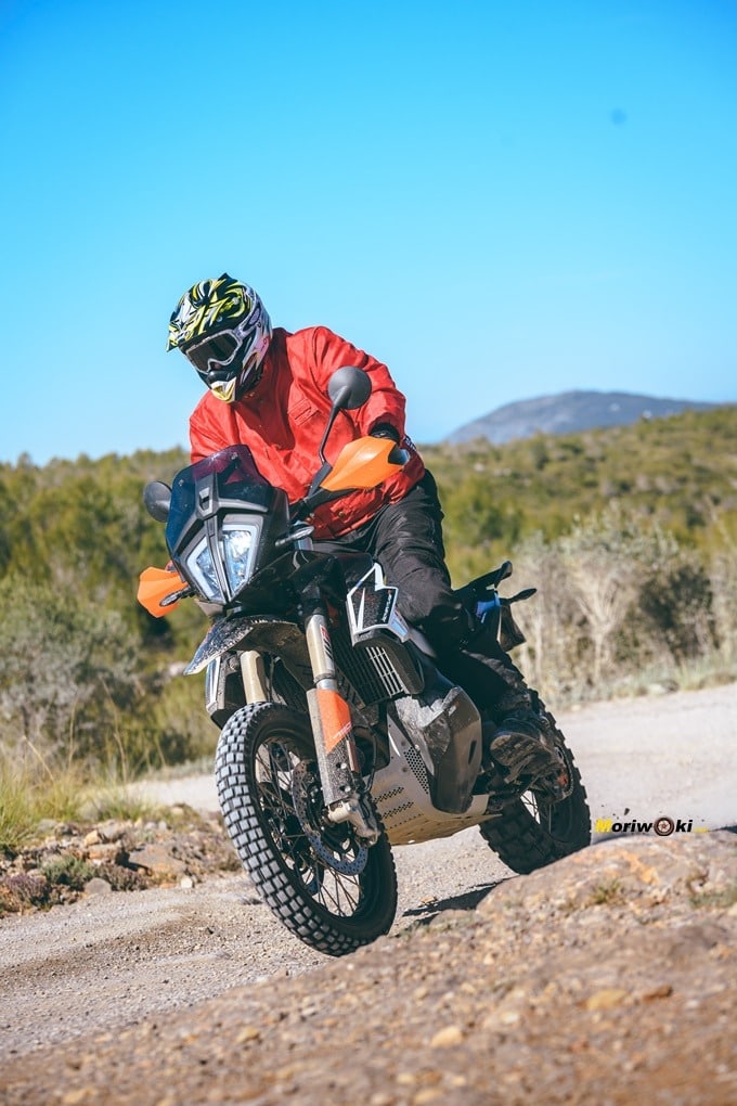 Evolucionando con la KTM 790 Adventure R en nuestra prueba. Evolucionando con la KTM 790 Adventure R en nuestra prueba.