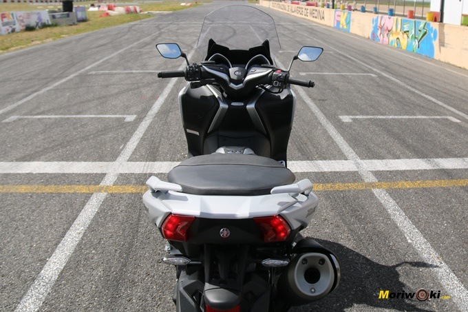 Posición sobre la Yamaha Tmax 530 DX.