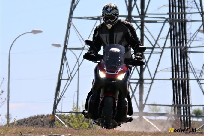 Derrapando con el Honda X-ADV