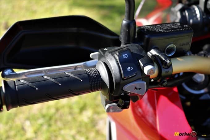 Piña izquierda del Honda X-ADV.