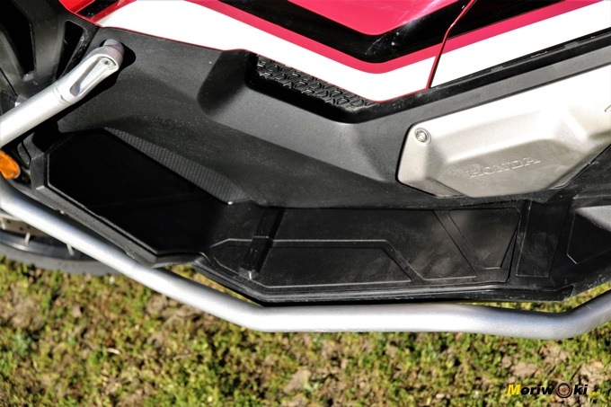Plataforma izquierda del Honda X-ADV.