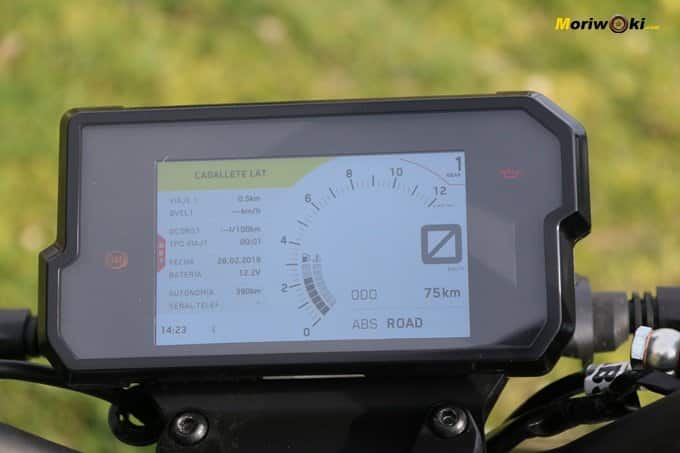 Pantalla de información de la KTM 125 Duke.