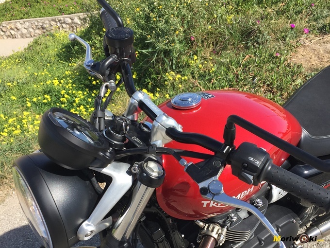 Manillar de la Triumph Street Twin.