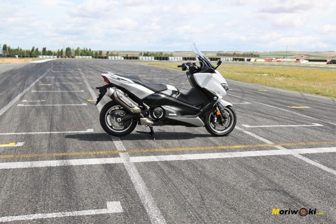 La Yamaha Tmax 530 DX en la parrilla de FK-1.