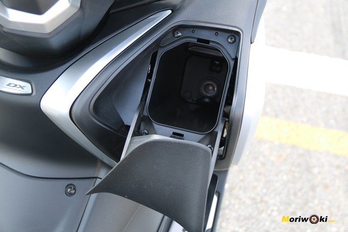 Guantera de la Yamaha Tmax 530 DX.
