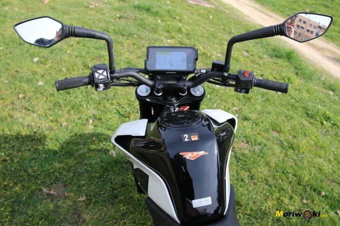 Espejos de la KTM 125 Duke. 