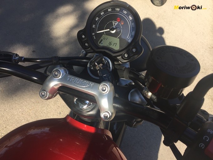 Reloj de la Triumph Street Twin. Reloj de la Triumph Street Twin.