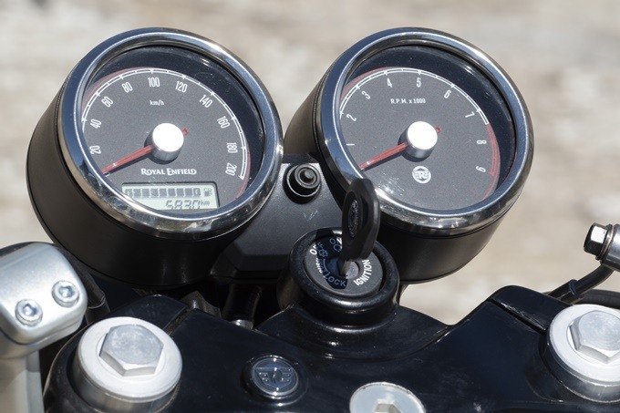 Relojes de la Royal Enfield Continental GT 650. Relojes de la Royal Enfield Continental GT 650.