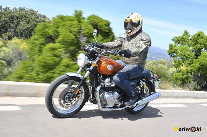 Rodando en nuestra prueba de la Royal Enfield Interceptor 650 Rodando en nuestra prueba de la Royal Enfield Interceptor 650