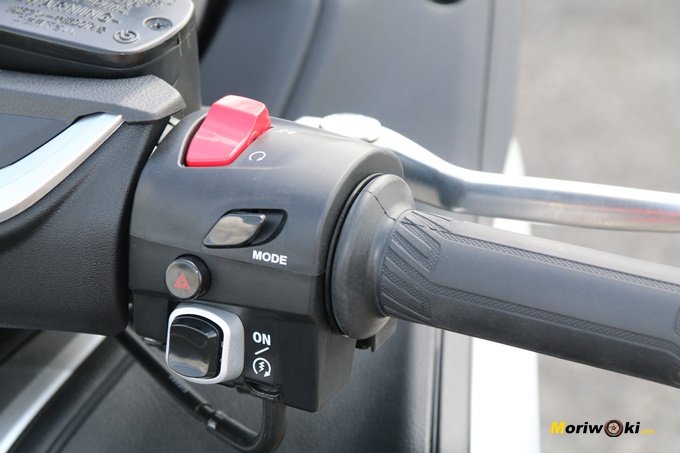 Piña derecha de la Yamaha Tmax 530 DX.