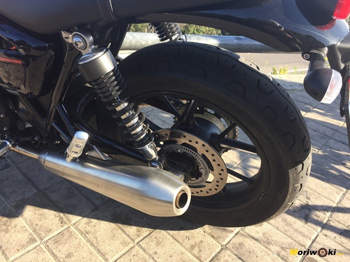 Freno trasero de la Triumph Street Twin.