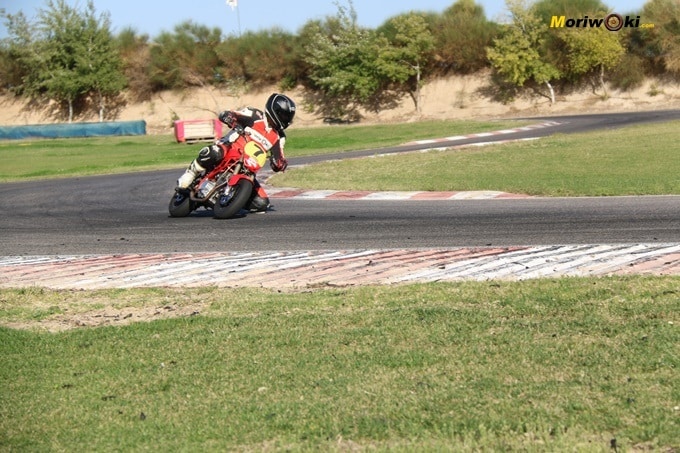 Rodando en la pista Correcaminos. Circuitos Pit Bikes Zona Centro. Rodando en la pista Correcaminos. Circuitos Pit Bikes Zona Centro.