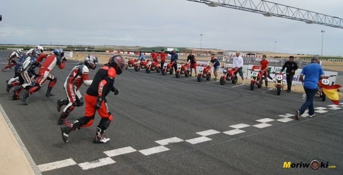 Arrancada en FK-1. Circuitos Pit Bikes Zona Centro con la RAV Naked Moto3. Arrancada en FK-1. Circuitos Pit Bikes Zona Centro con la RAV Naked Moto3.