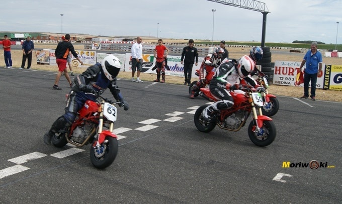 Circuitos Pit Bikes Zona Centro sobre salida de una carrera RAV en FK-1. Circuitos Pit Bikes Zona Centro sobre salida de una carrera RAV en FK-1.