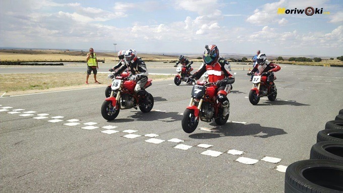 Circuitos para pit bikes Zona Centro. Salida de una carrera en Karpetania. Circuitos para pit bikes Zona Centro. Salida de una carrera en Karpetania.