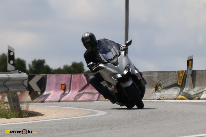 Acelera más el Yamaha Tmax 530 o el Kymco AK 550. Acelera más el Yamaha Tmax 530 o el Kymco AK 550.