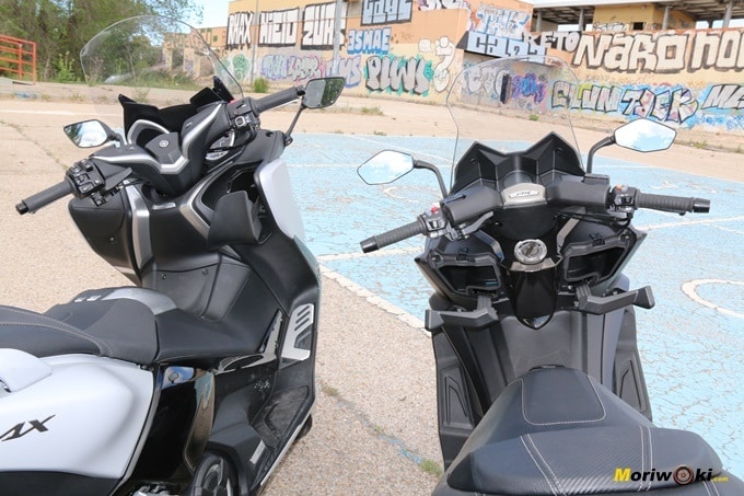Comparando las guanteras del Yamaha Tmax 530 DX y del Kymco AK 550. Comparando las guanteras del Yamaha Tmax 530 DX y del Kymco AK 550.