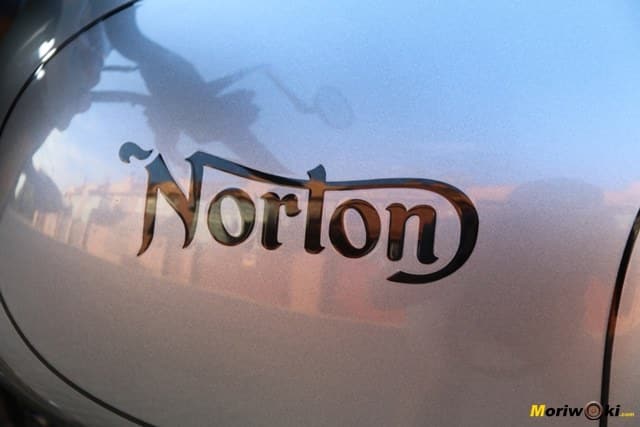 Depósito de la Norton Commando 961 Sport MK2. Depósito de la Norton Commando 961 Sport MK2.