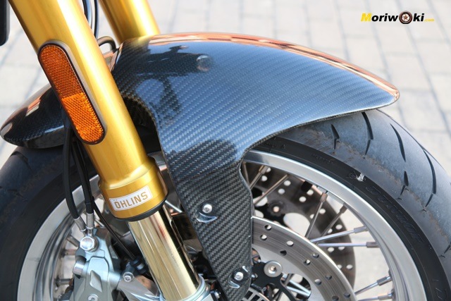 Horquilla Ohlins y aleta de carbono en la Norton Commando 961 Sport MK2. Horquilla Ohlins y aleta de carbono en la Norton Commando 961 Sport MK2.