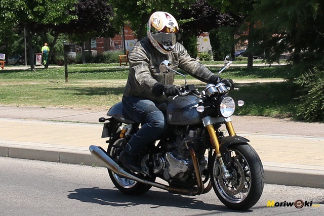 En marcha con la Norton Commando 961 Sport MK2. En marcha con la Norton Commando 961 Sport MK2.