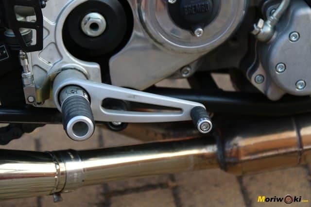 Detalle de la palanca del freno en la Norton Commando 961 Sport MK2. Detalle de la palanca del freno en la Norton Commando 961 Sport MK2.