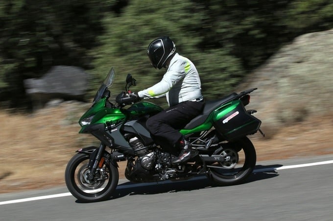 En moto, haciendo una ruta con calor.