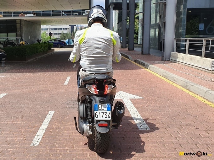 Nos vamos con el Piaggio Beverly 350 Police.