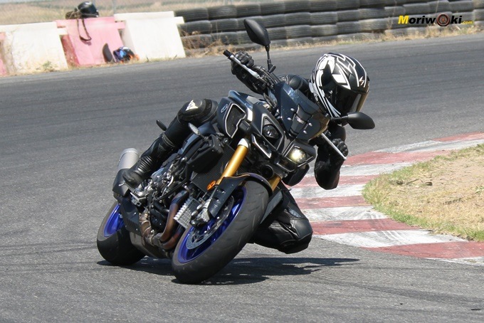 Prueba Yamaha MT-10 SP por Cristina Alberquilla en FK-1