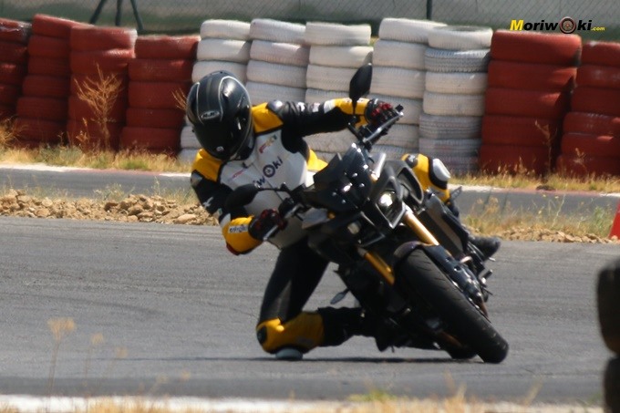 Curva a derechas en FK1 con la Yamaha MT-10 SP