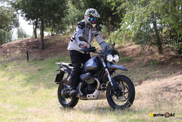 Haciendo off road con la Moto Guzzi V85 TT. Haciendo off road con la Moto Guzzi V85 TT.