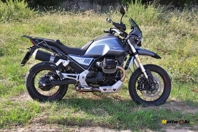 Perfil derecho de la Guzzi V85 TT. Perfil derecho de la Guzzi V85 TT.