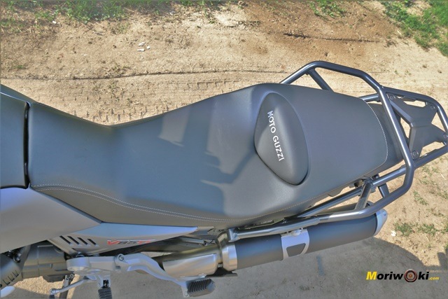 El asiento alargado de la Guzzi V85 TT. El asiento alargado de la Guzzi V85 TT.