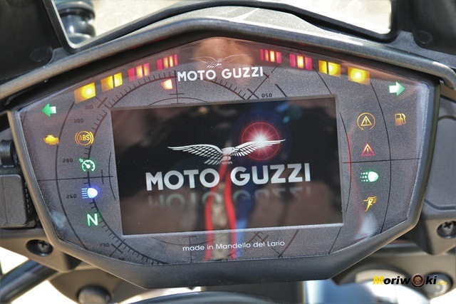 Pantalla TFT de la Guzzi V85 TT. Pantalla TFT de la Guzzi V85 TT.