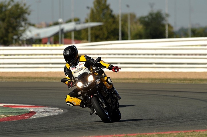 Probamos un Neumático de moto para pista homologado para la calle Probamos un Neumático de moto para pista homologado para la calle