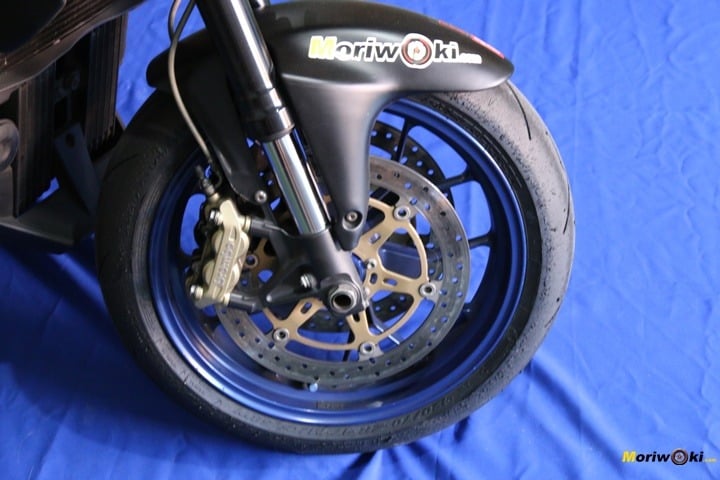 Neumático delantero de moto de pista homologado para la calle Neumático delantero de moto de pista homologado para la calle