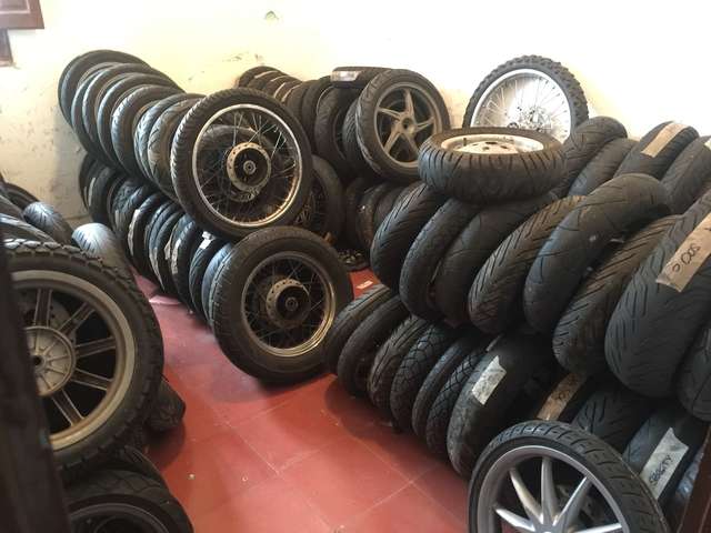 Tipos de motos y su comportamiento. Almacén. Tipos de motos y su comportamiento. Almacén.